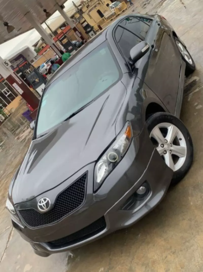 Toyota Camry   - 2010