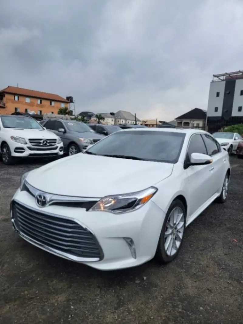 Toyota Avalon   - 2013