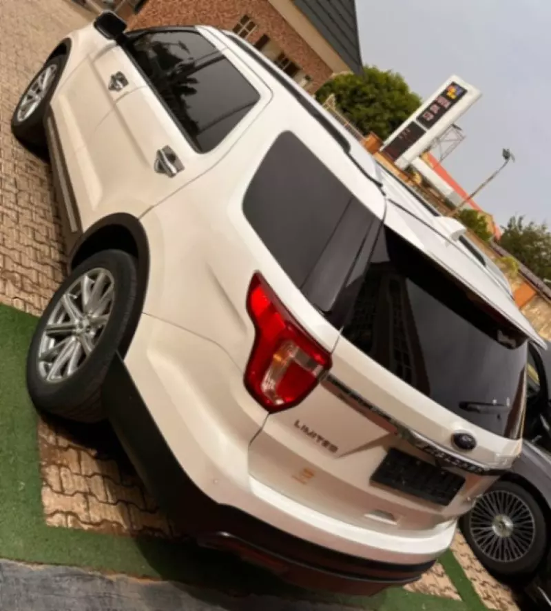 Ford Explorer   - 2016