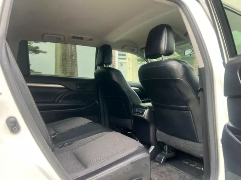 Toyota Highlander   - 2016