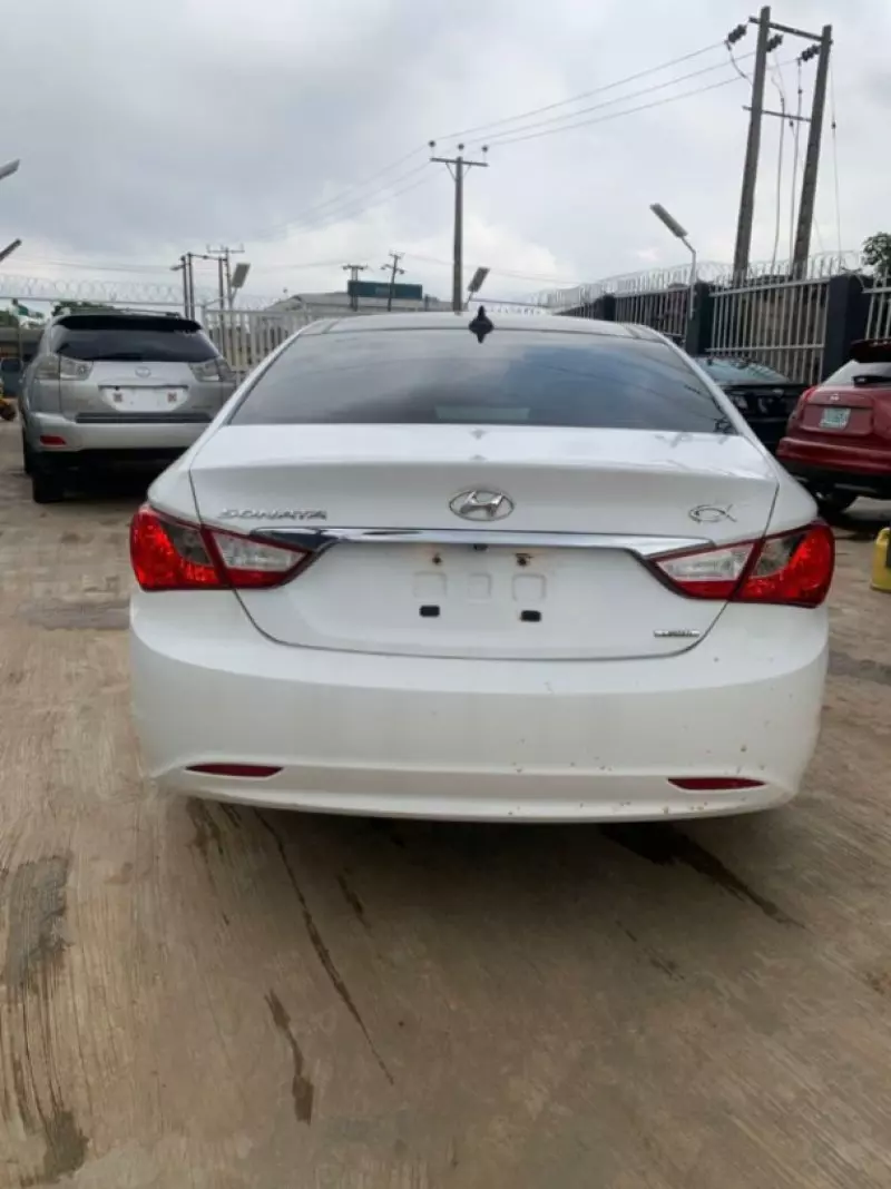 Hyundai Sonata   - 2012