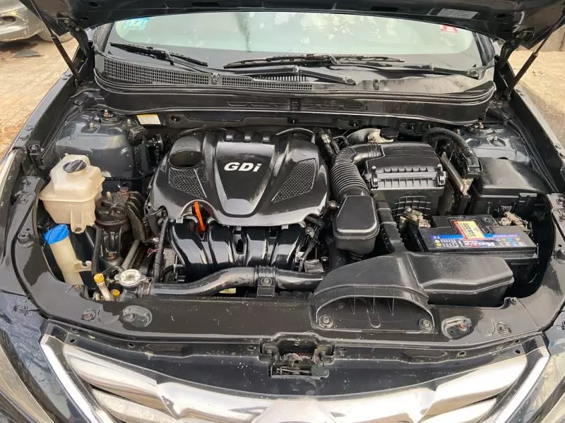Hyundai Sonata   - 2011