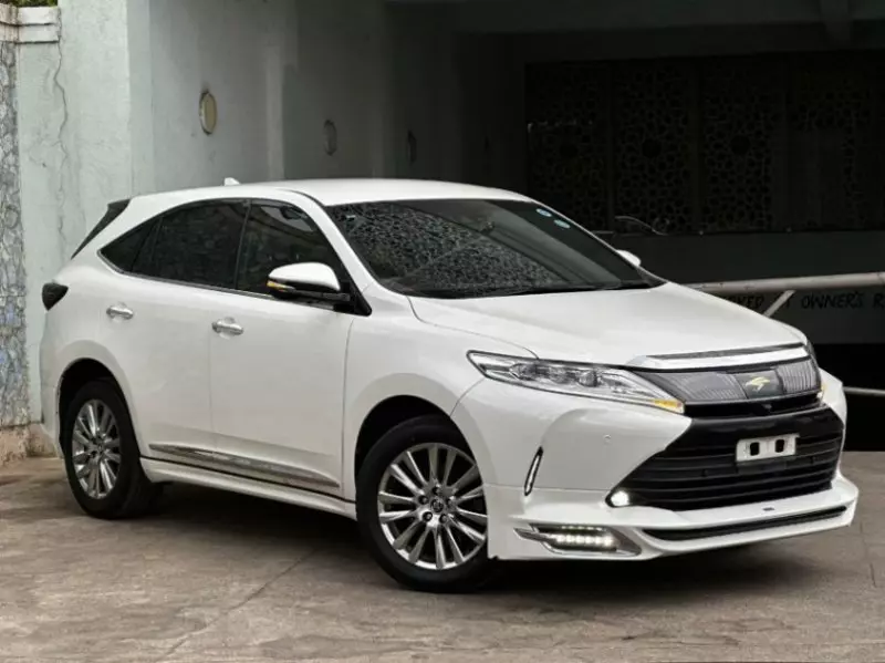 Toyota Harrier   - 2019