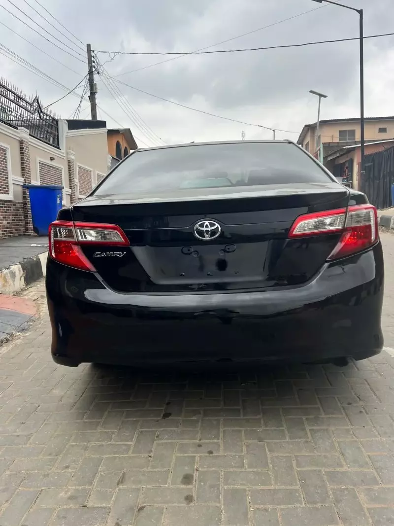 Toyota Camry   - 2012