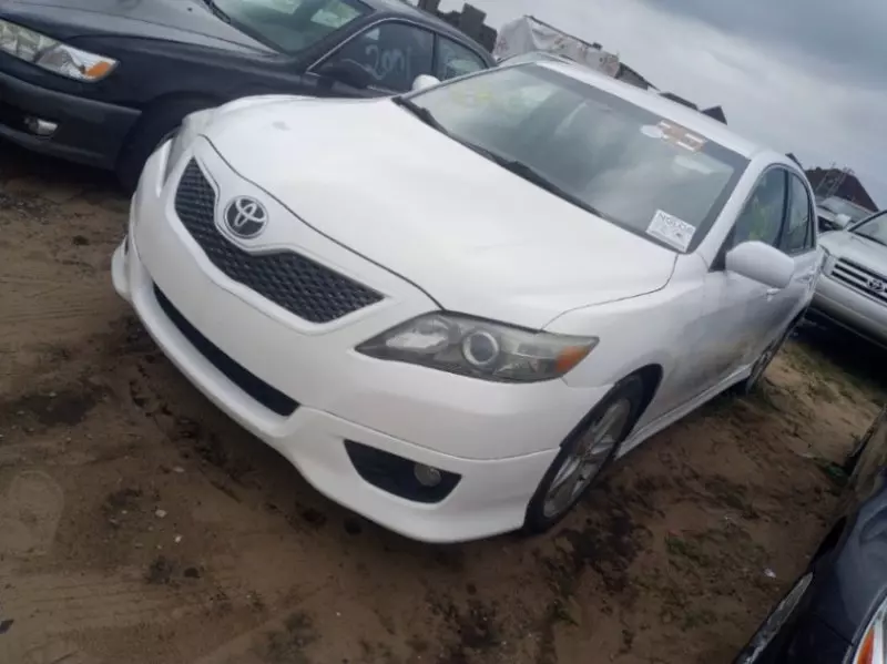 Toyota Camry   - 2011