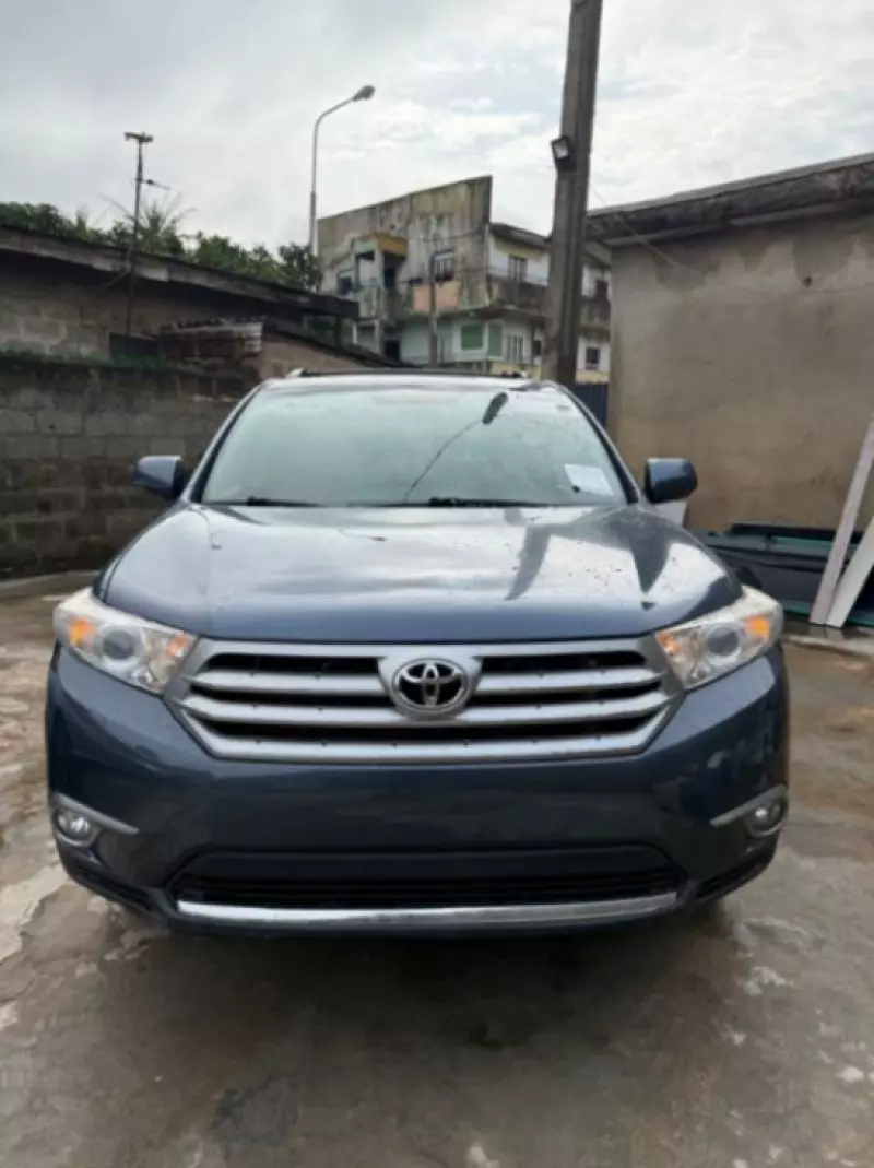 Toyota Highlander   - 2013