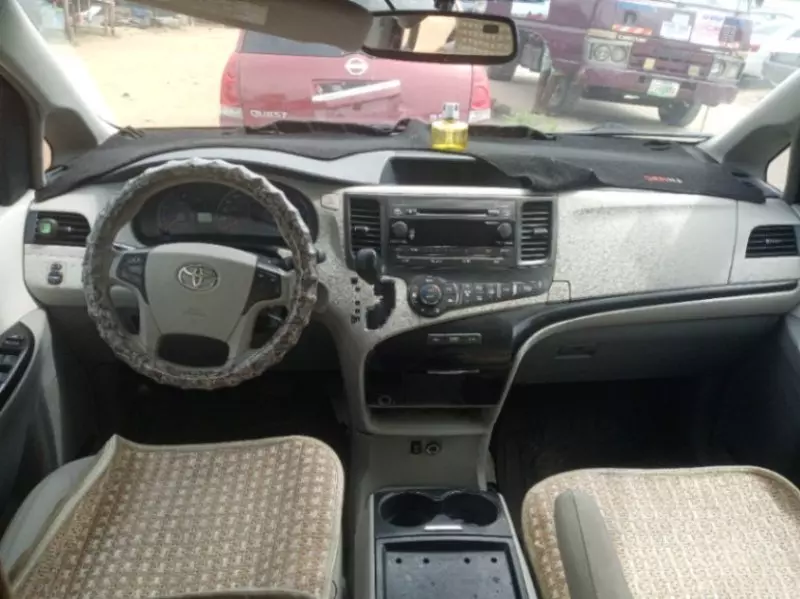 Toyota Sienna   - 2013