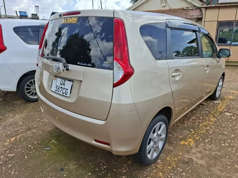 Toyota Passo Sette   - 2010