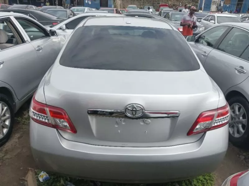 Toyota Camry   - 2011