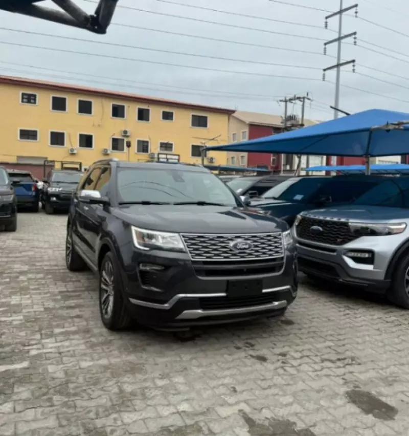 Ford Explorer   - 2019