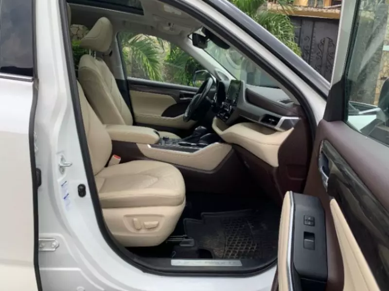 Toyota Highlander   - 2020