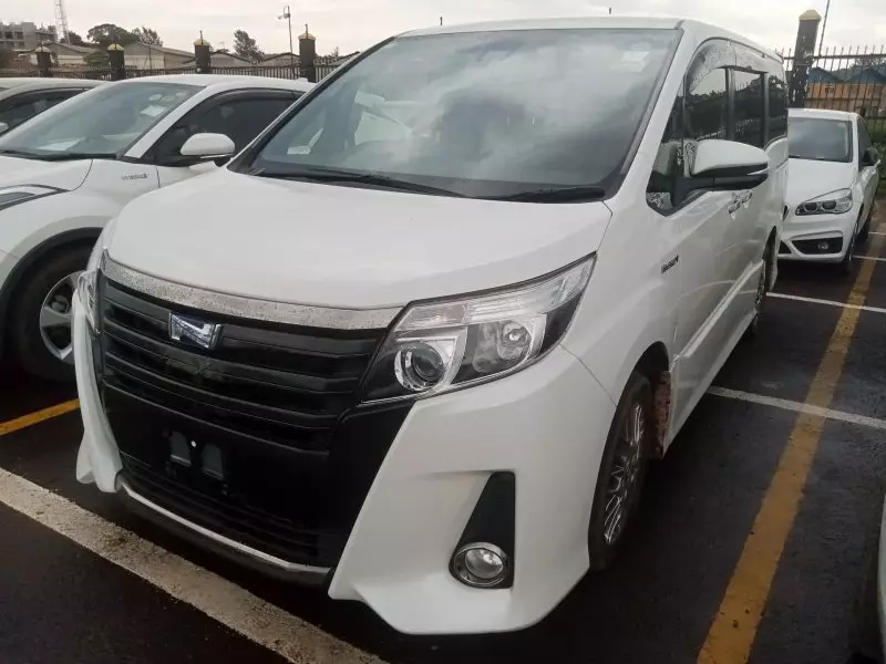 Toyota Noah Hybrid