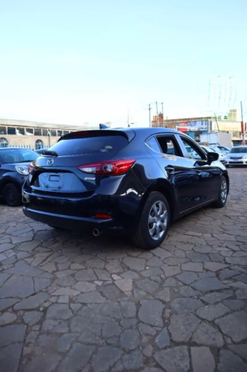 Mazda Axela    - 2017