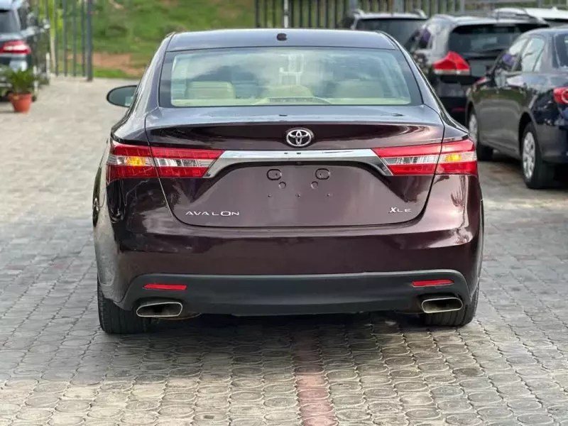 Toyota Avalon   - 2013