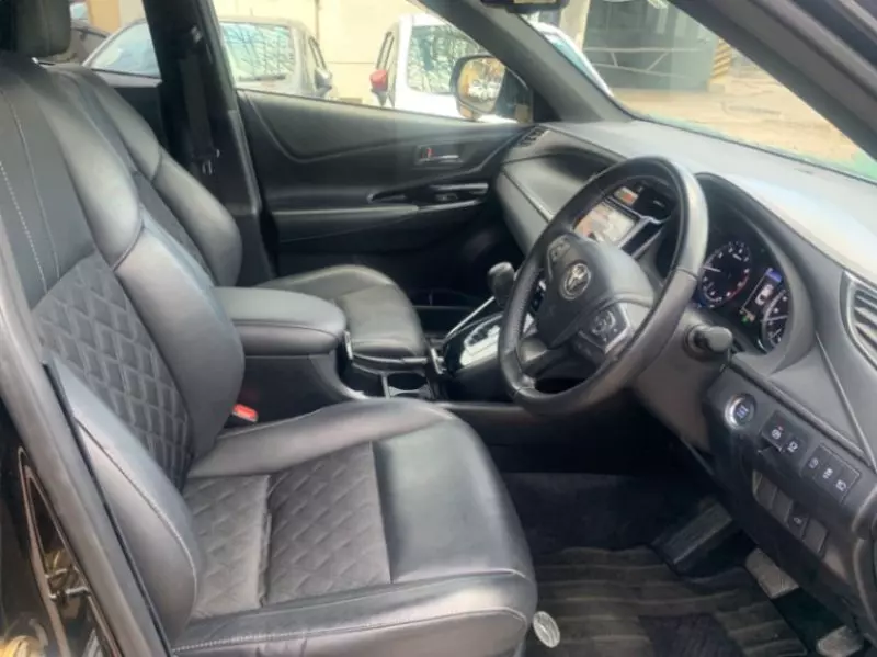 Toyota Harrier   - 2019