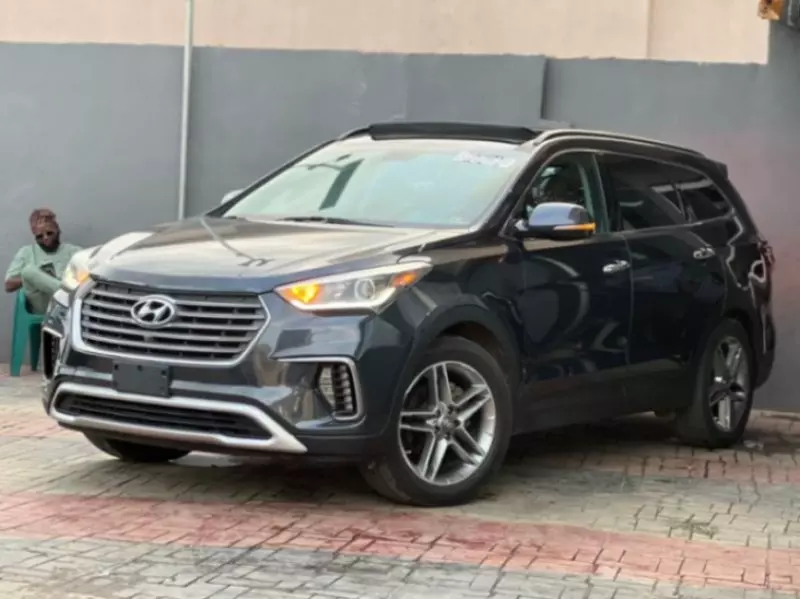 Hyundai Santa Fe   - 2017