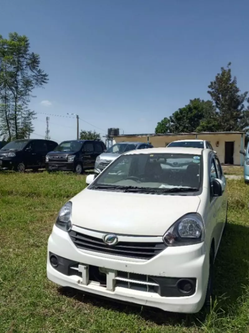 Daihatsu Mira    - 2017
