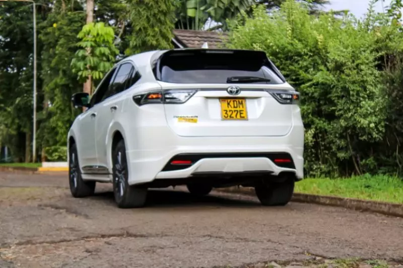 Toyota Harrier   - 2017