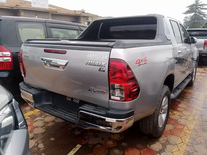 Toyota Hilux   - 2019