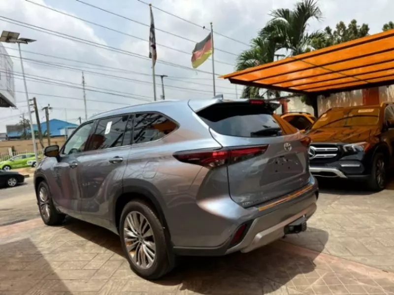 Toyota Highlander   - 2024