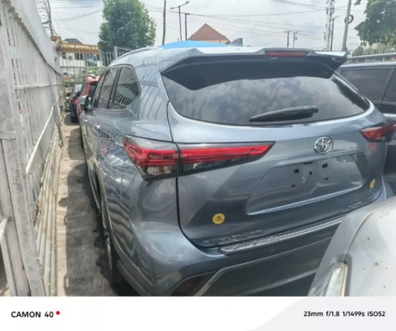 Toyota Highlander   - 2021