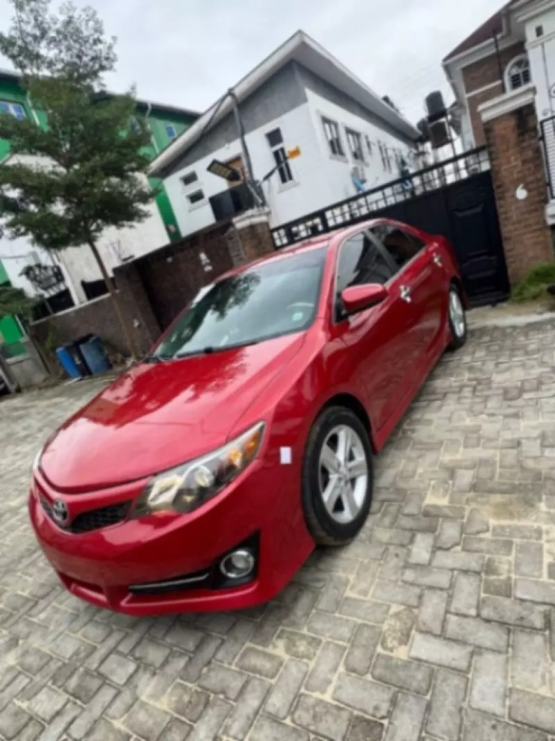 Toyota Camry   - 2013