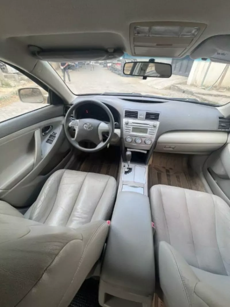 Toyota Camry   - 2011