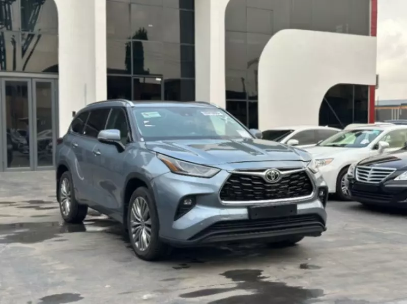 Toyota Highlander   - 2021
