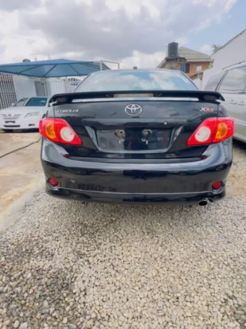 Toyota Corolla   - 2009