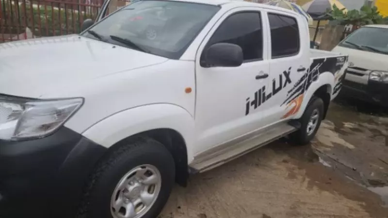 Toyota Hilux   - 2012