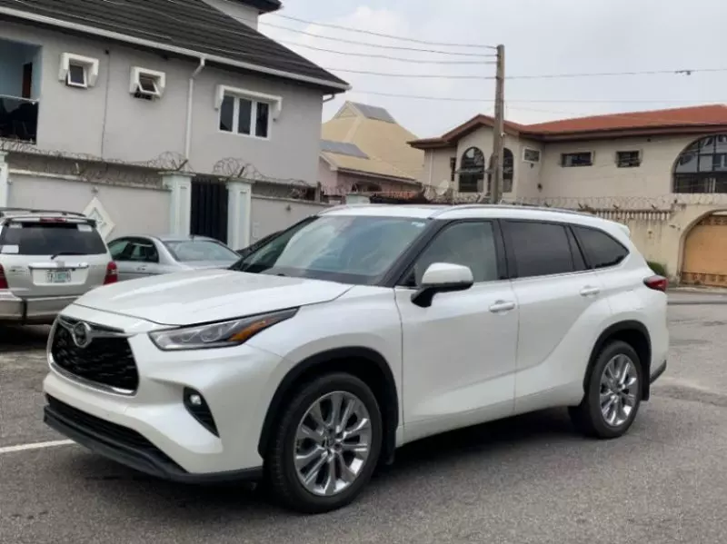 Toyota Highlander   - 2020