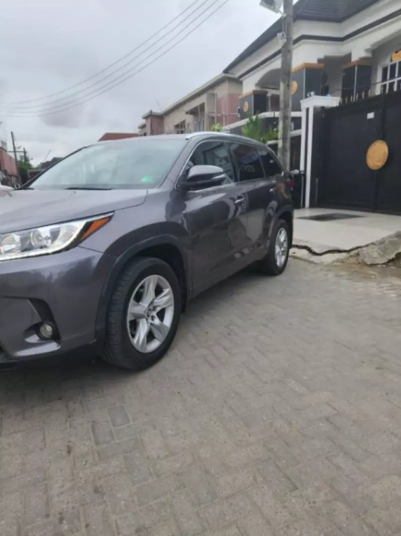 Toyota Highlander   - 2016