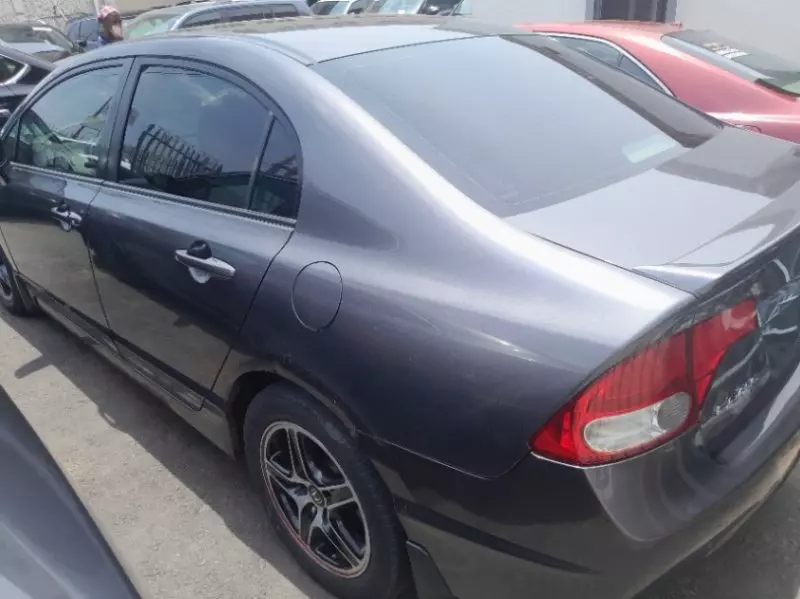 Honda Civic   - 2011