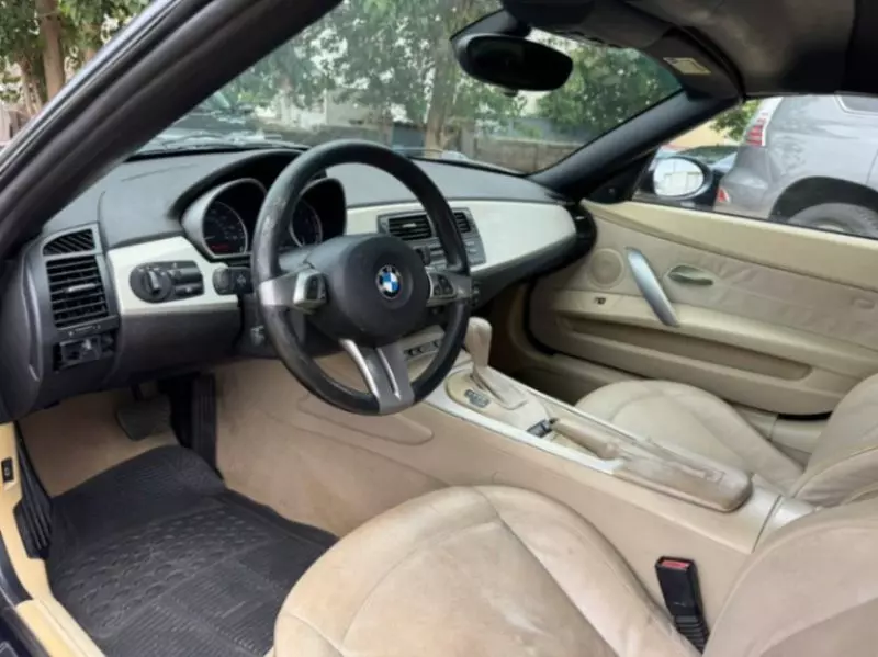 BMW 330i   - 2005