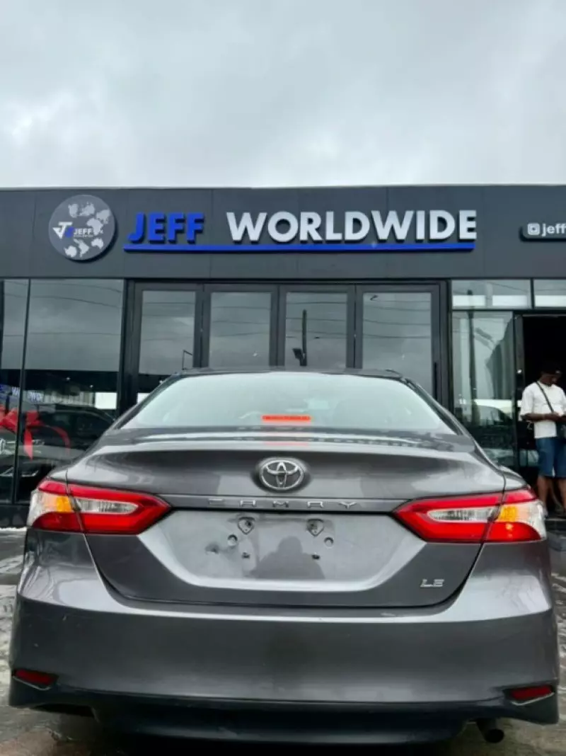 Toyota Camry   - 2018