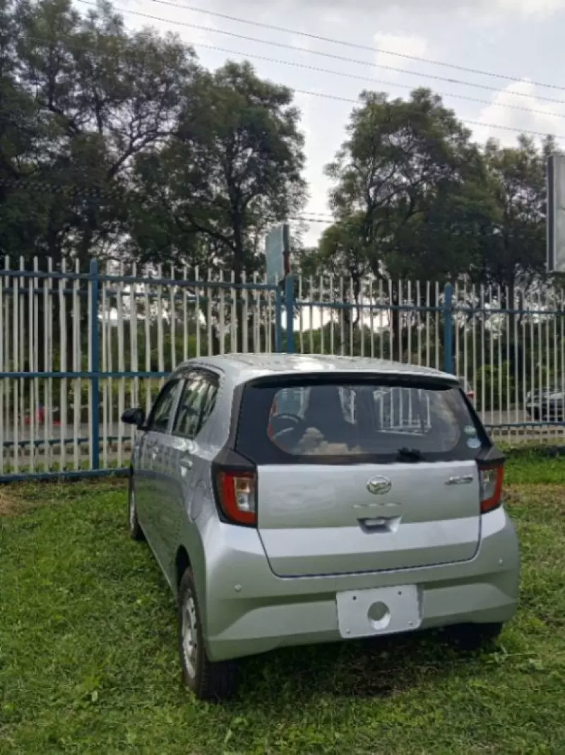 Daihatsu Mira    - 2017