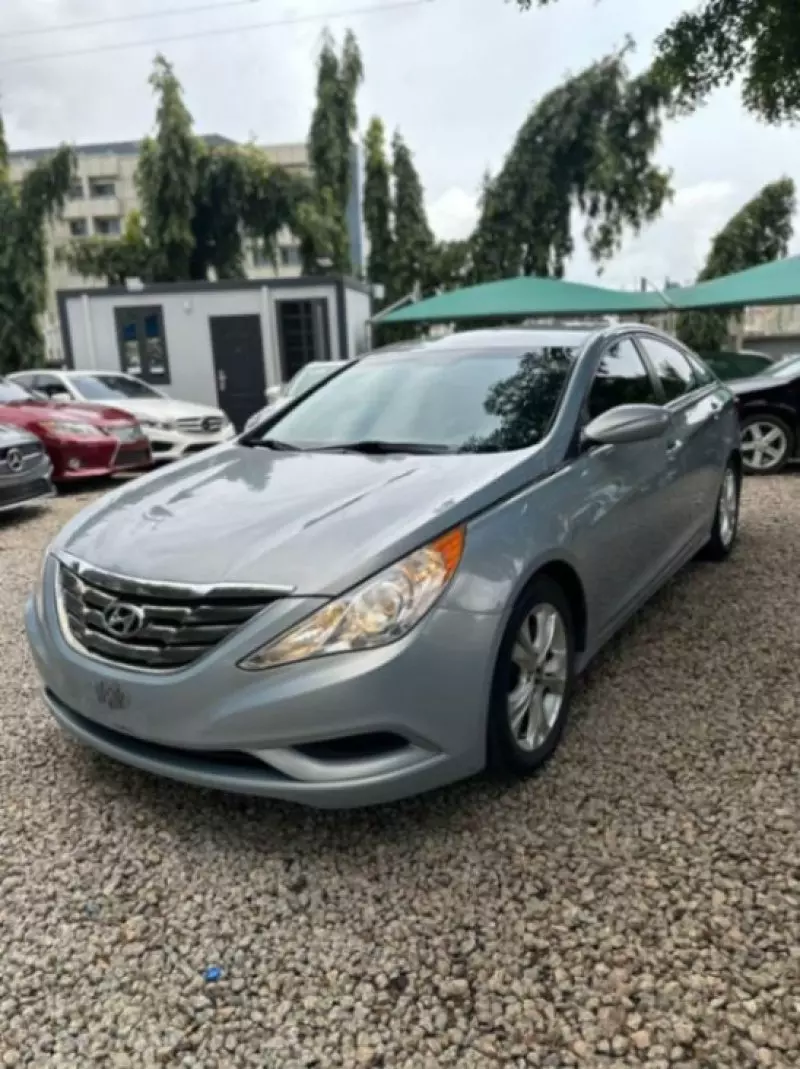 Hyundai Sonata   - 2010