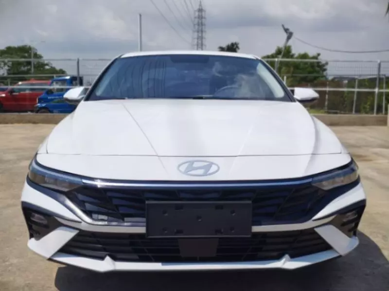 Hyundai Elantra   - 2025
