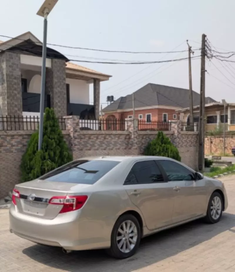 Toyota Camry   - 2013