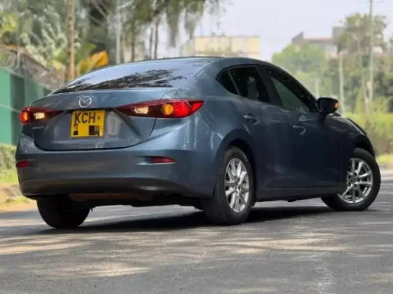 Mazda Axela    - 2015