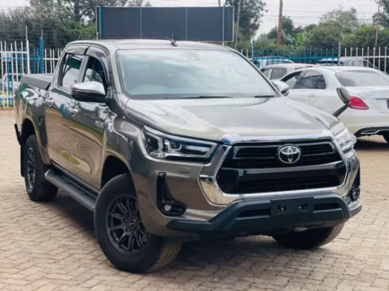 Toyota Hilux   - 2021