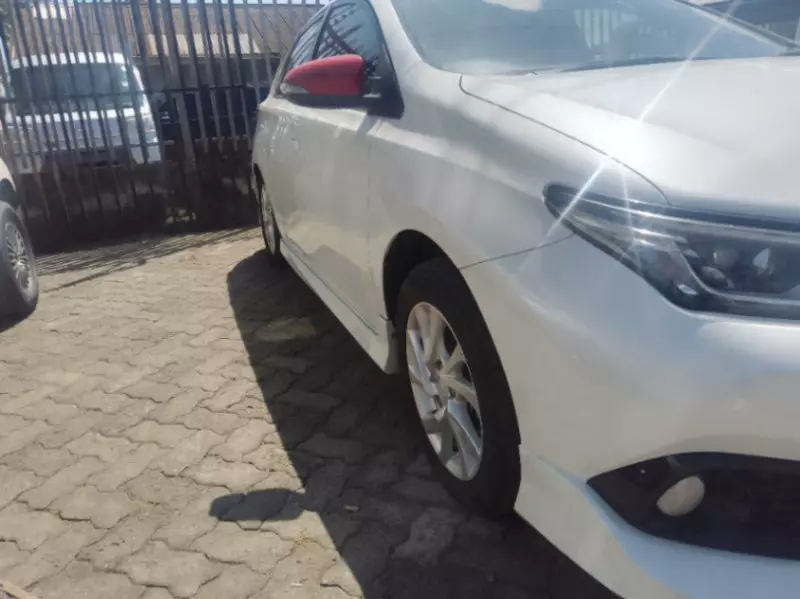 Toyota Auris   - 2015