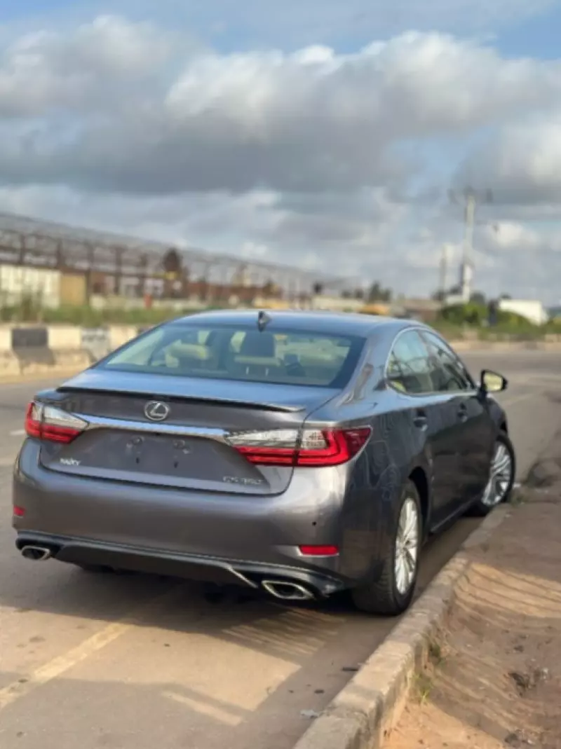 Lexus ES 350   - 2016