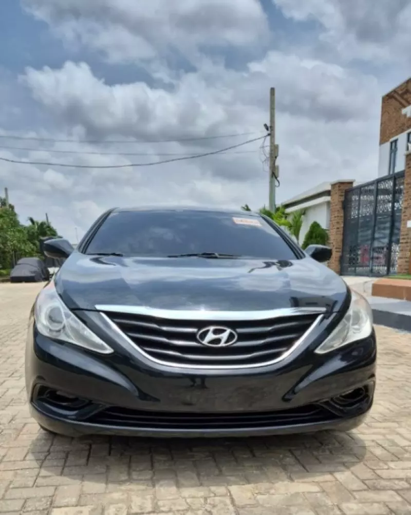 Hyundai Sonata   - 2011