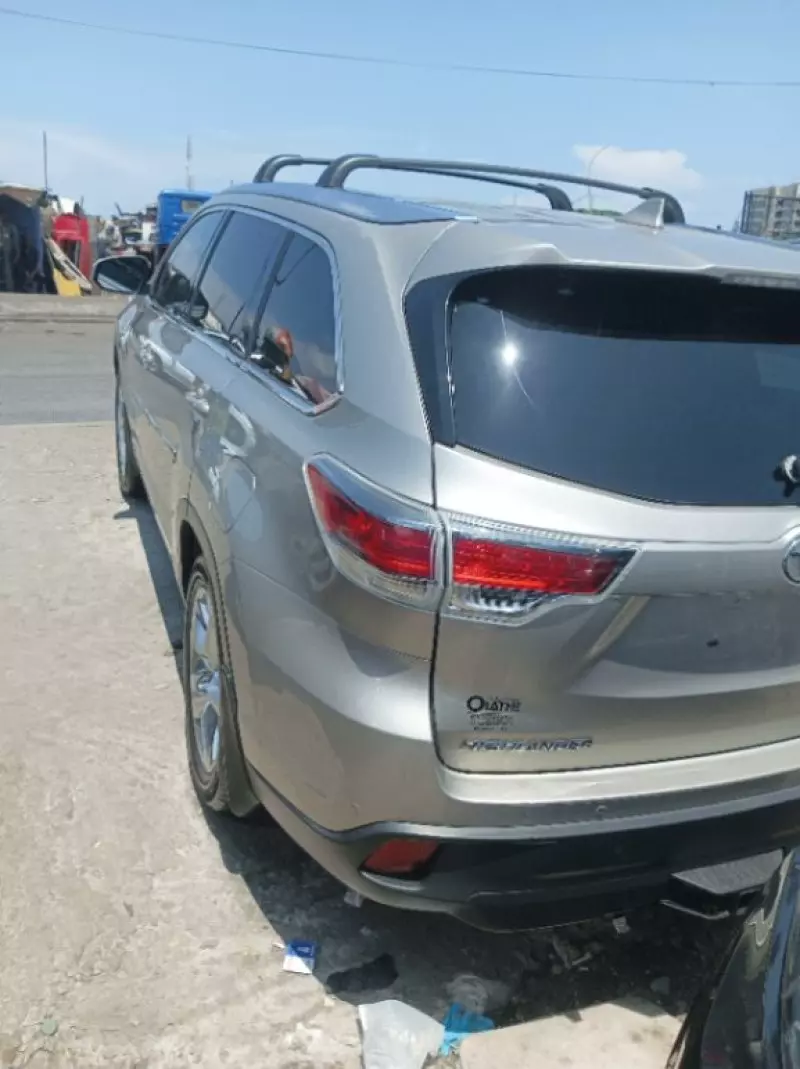Toyota Highlander   - 2015