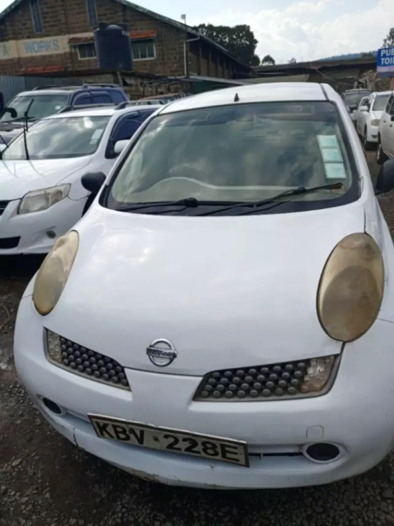 Nissan March    - 2004