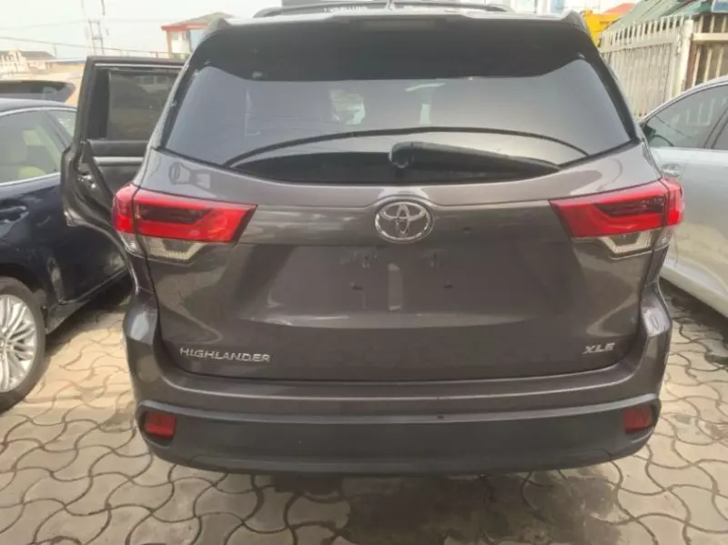 Toyota Highlander   - 2018