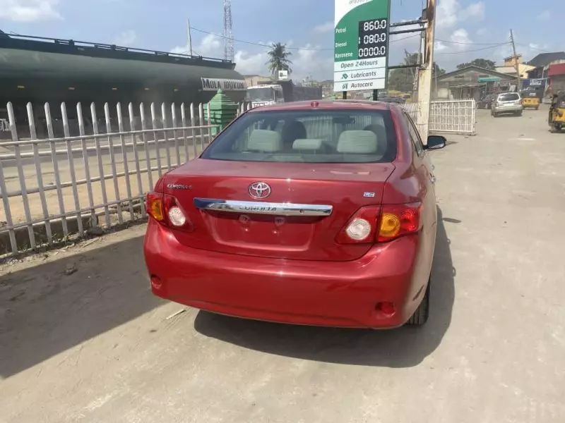 Toyota Corolla   - 2010
