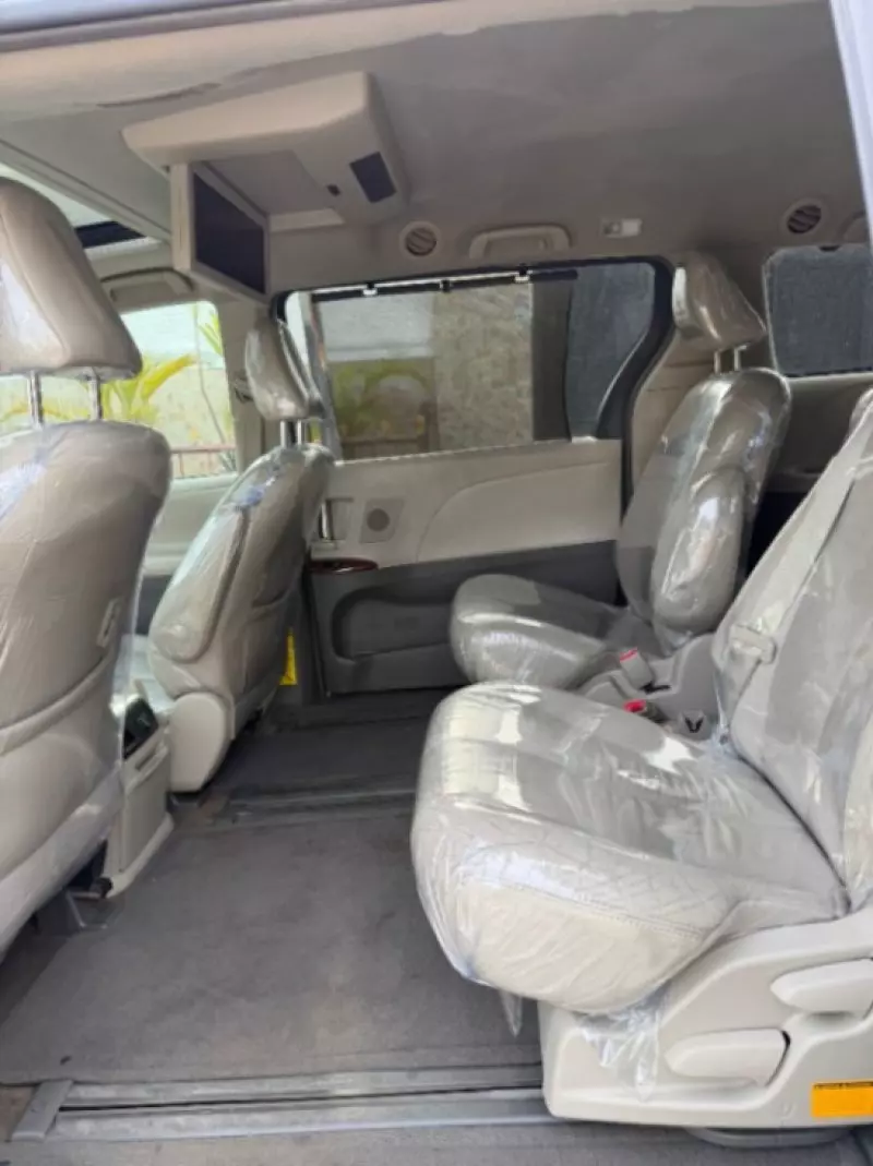 Toyota Sienna   - 2012