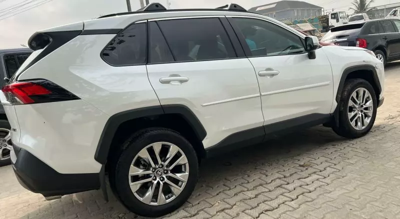 Toyota RAV4   - 2024